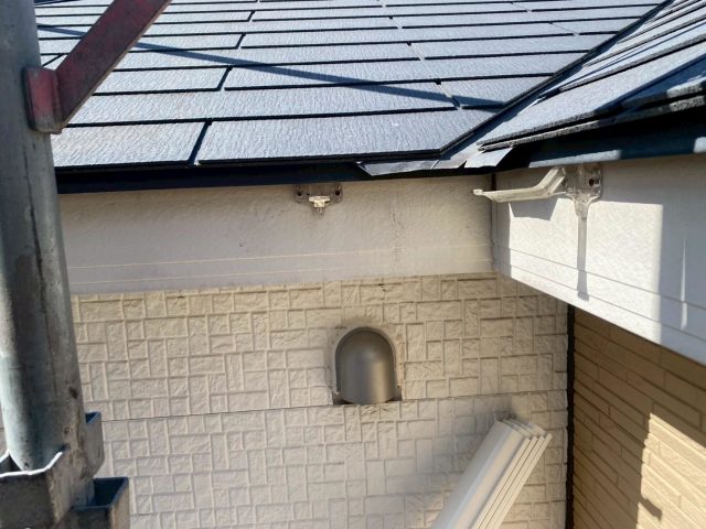加古川市で雨樋交換に伴い金物を設置